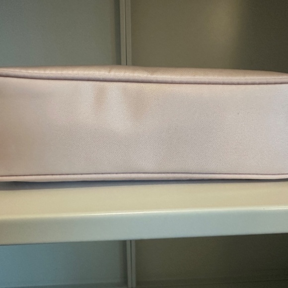 Prada Re-Edition 2000 Mini Shoulder Bag - Picture 3 of 10